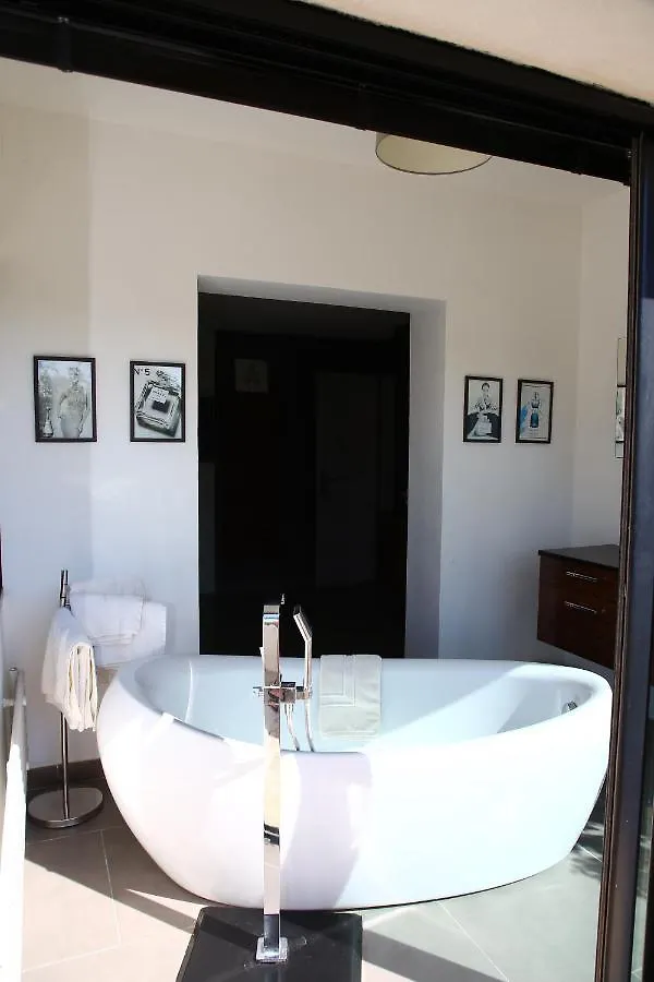 סנרי-סור-מר La Villa Blanche לינה וארוחת בוקר