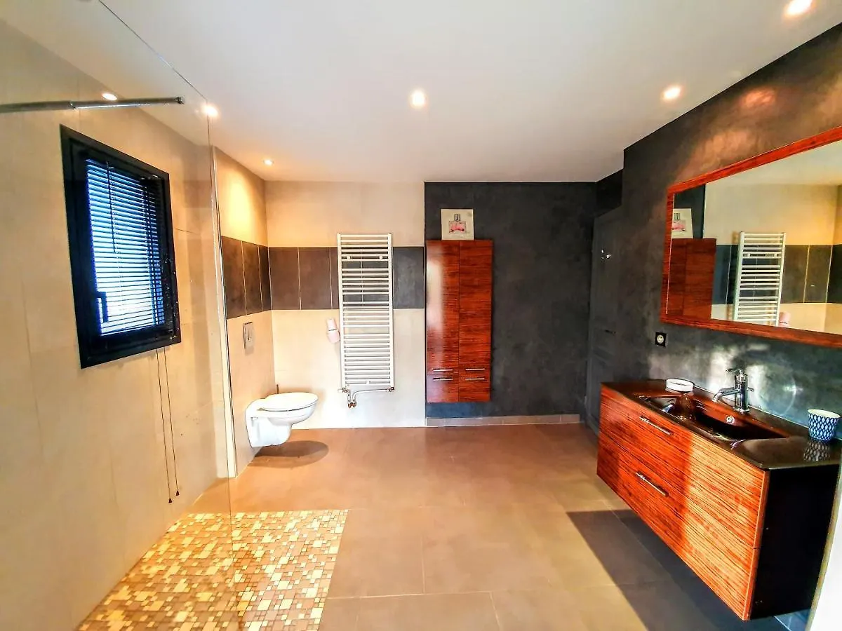 La Villa Blanche 滨海萨纳里